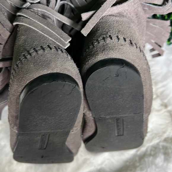 Minnetonka 3 layer fringe moccasin boots size 8 - Picture 11 of 14